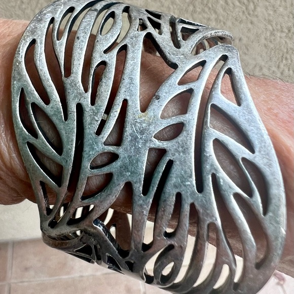 Silver Tone Hard Metal leaf leaves cutout pattern bangle cuff wide bracelet - Picture 5 of 6